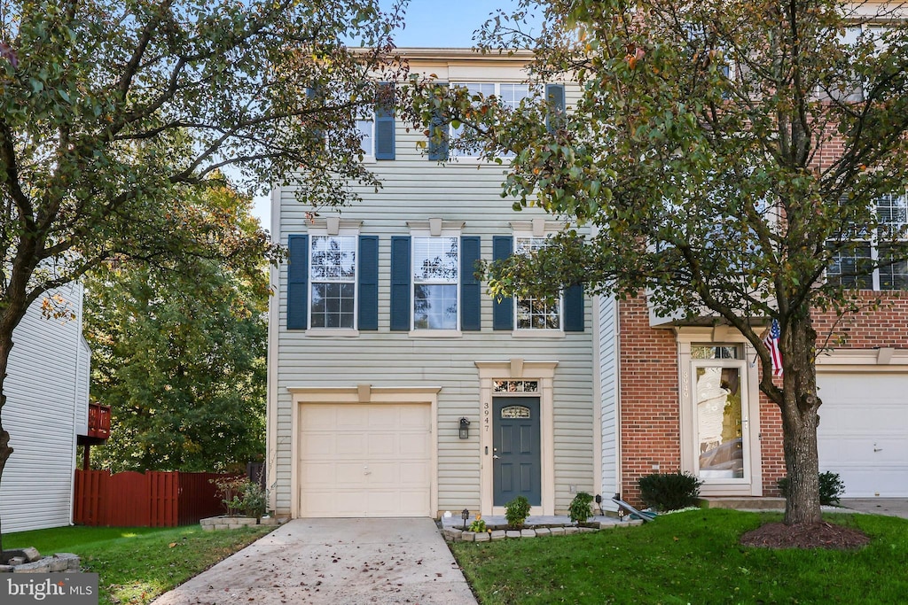 view of front of home featuring a garage and a front yard