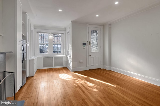 entryway with recessed lighting, baseboards, crown molding, and light wood finished floors