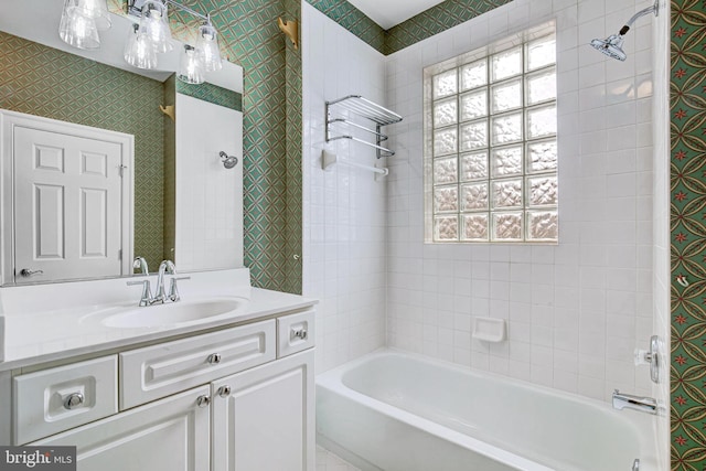 bathroom with vanity and tiled shower / bath