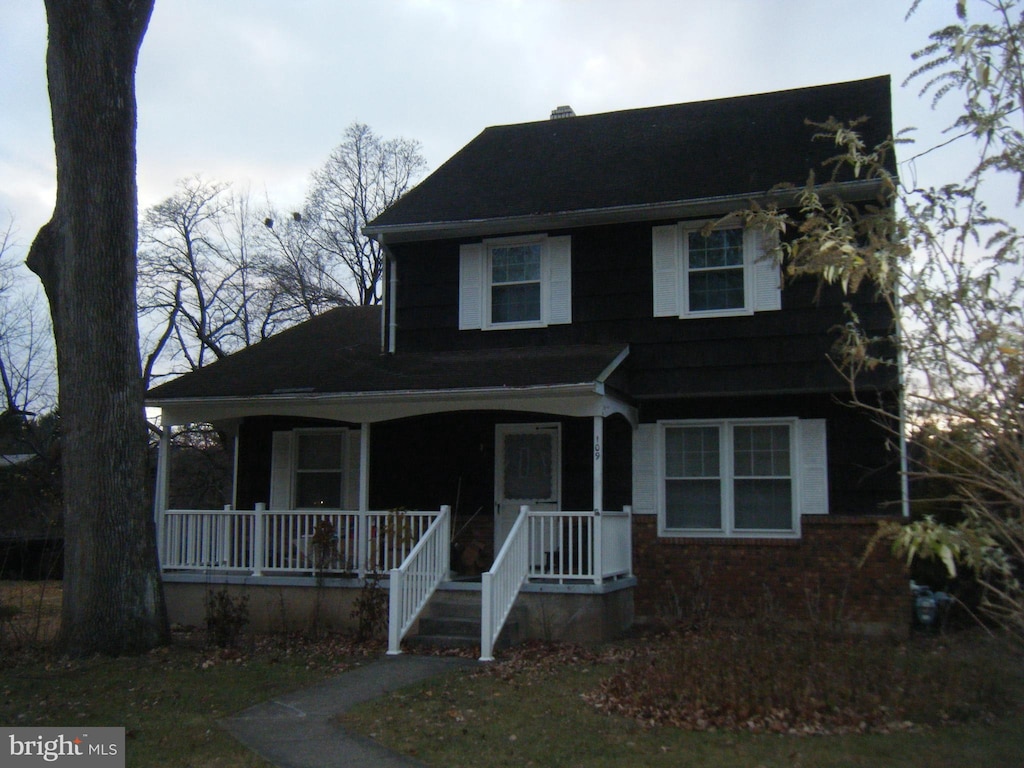 view of front of house with covered porch