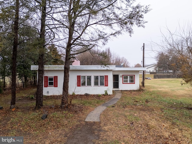 ranch-style house with a front yard