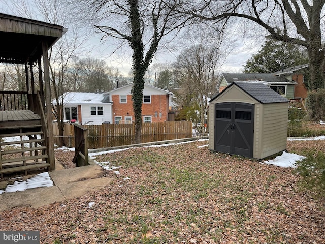 view of yard with a shed