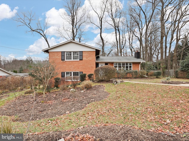 view of front of property with a front yard