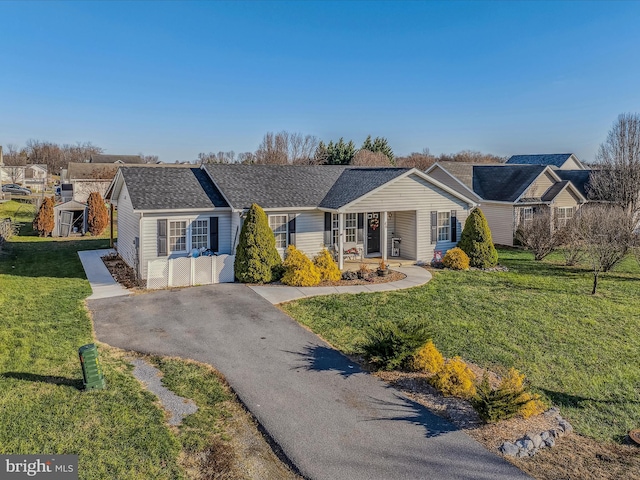 ranch-style home featuring a front lawn