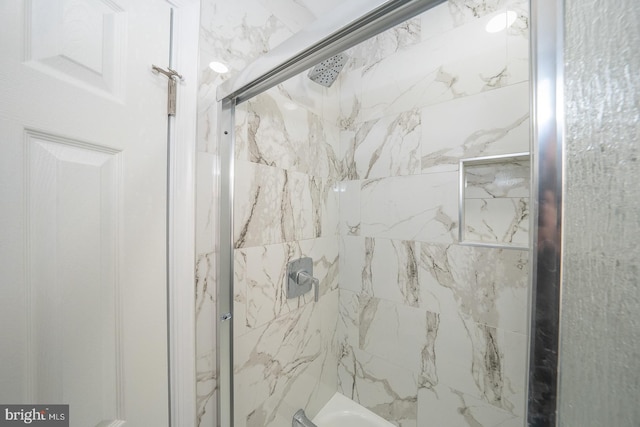 details with shower / bath combination with glass door