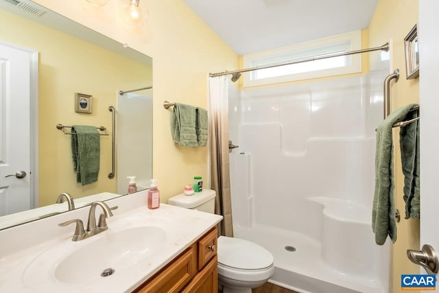 bathroom with a shower with curtain, vanity, and toilet