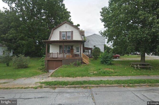 view of front of property featuring a porch