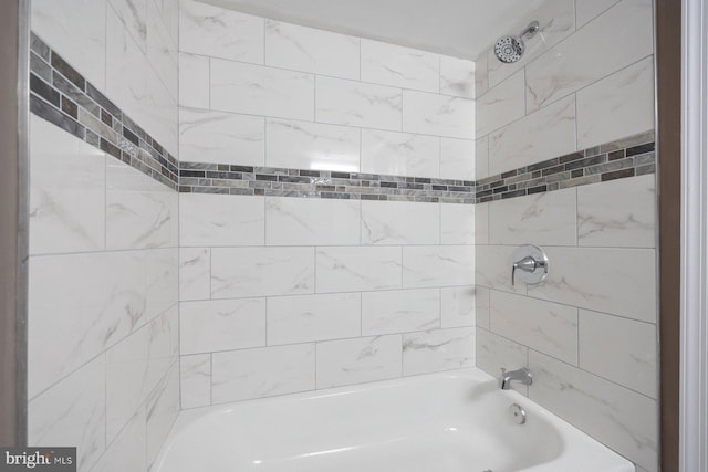 bathroom featuring tiled shower / bath