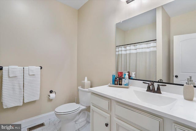 bathroom with curtained shower, vanity, and toilet