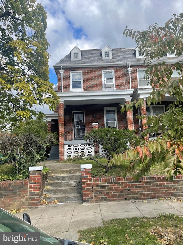 view of front facade featuring a porch