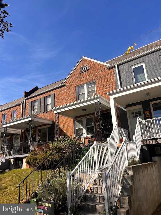 view of front facade with covered porch