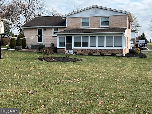 view of front of home featuring a front yard