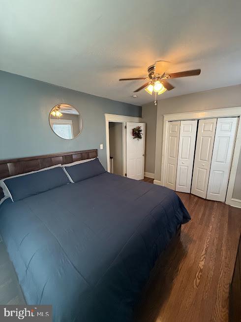 bedroom with ceiling fan and dark hardwood / wood-style floors