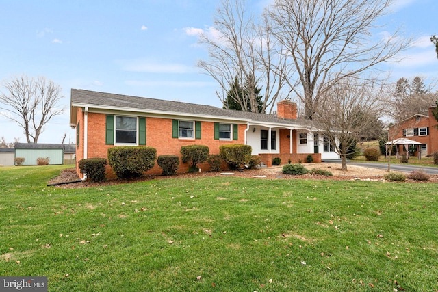 ranch-style house featuring a front yard