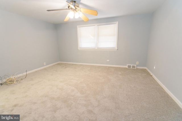 carpeted empty room featuring ceiling fan