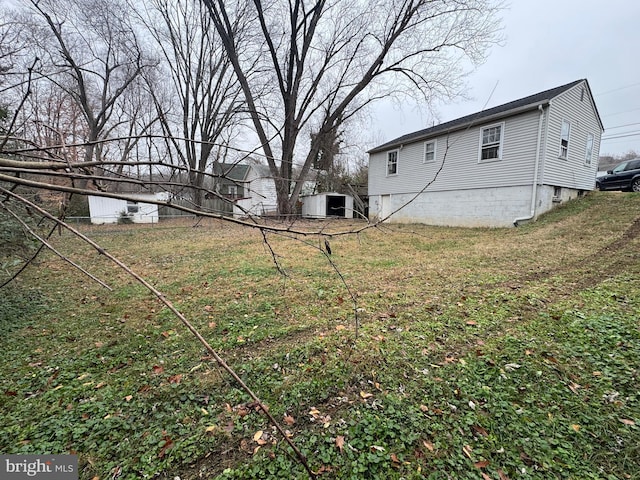 view of yard featuring central AC unit