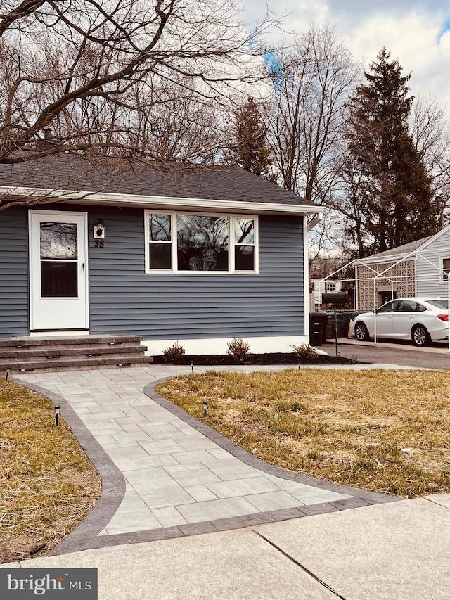 view of front of property