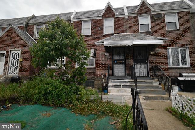 view of townhome / multi-family property