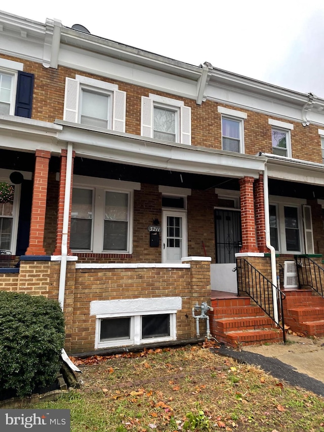 multi unit property with a porch