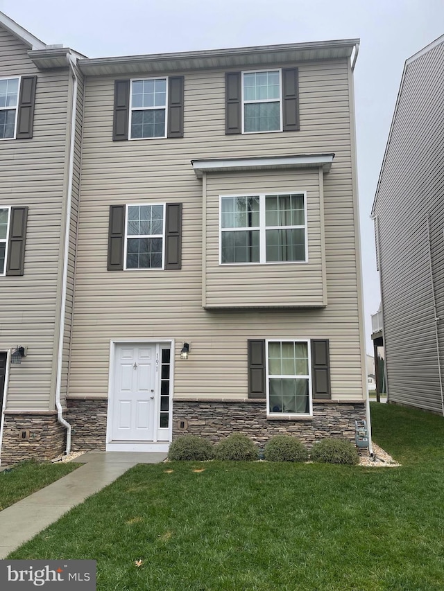 view of front of home with a front yard