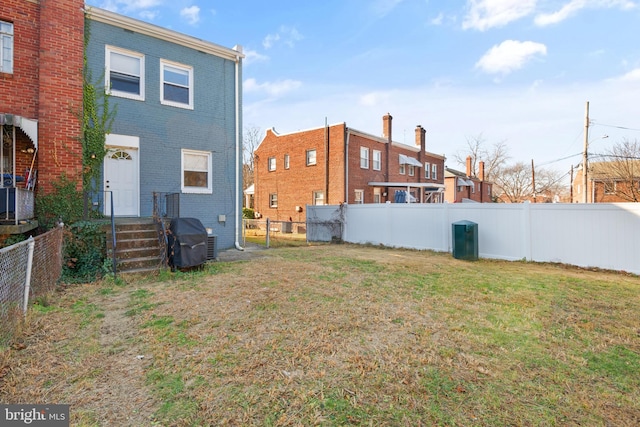 back of house featuring a lawn