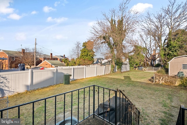 view of yard with a shed