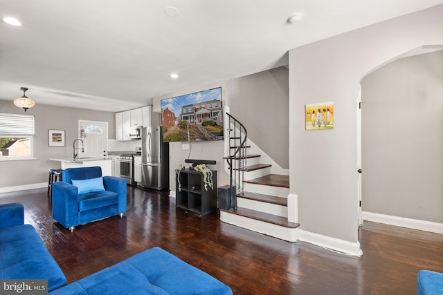 living room with dark wood-type flooring and sink