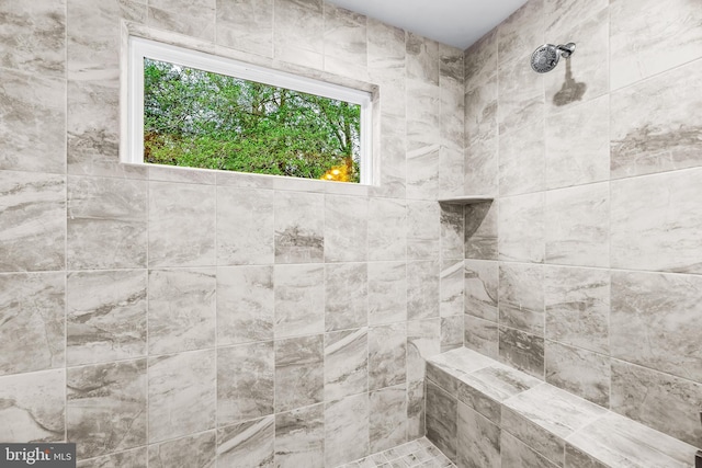 bathroom featuring tiled shower