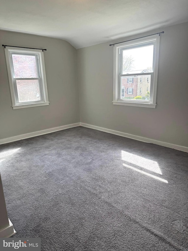 125 Rodney Dr, New Castle, DE 19720 - carpeted empty room featuring lofted ceiling and baseboards