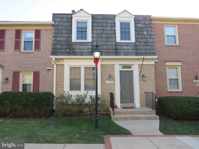 view of property featuring a front yard