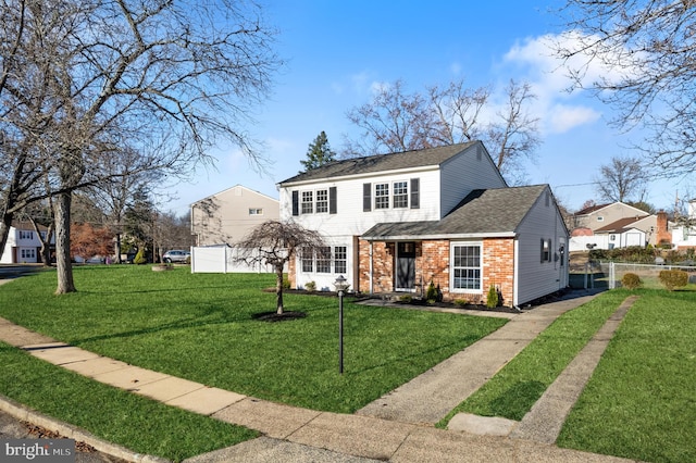 view of front facade featuring a front yard