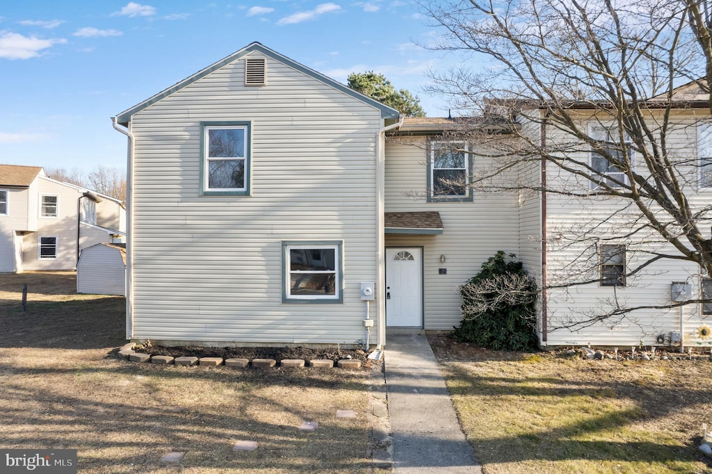 view of front of house with a front yard