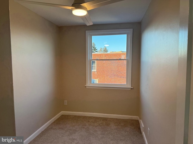 unfurnished room with carpet flooring and ceiling fan