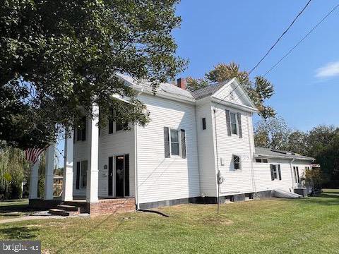 115 S Summit Ave, Woodstock, VA 22664 - back of property featuring a lawn