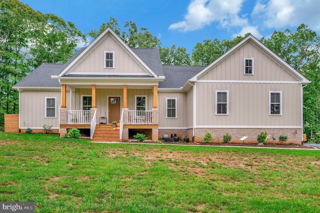 view of front of property with a porch and a front lawn