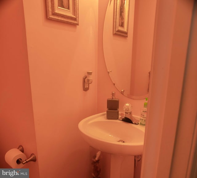 12817 Glasgow Ct, Fort Washington, MD 20744 - view of bathroom