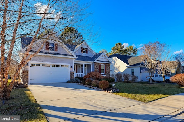 view of front of house featuring a front lawn