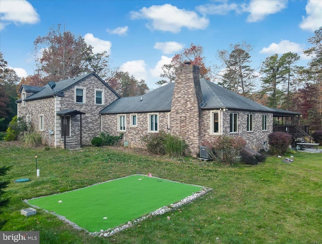 back of house featuring a lawn