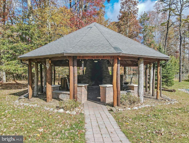 view of home's community featuring a lawn