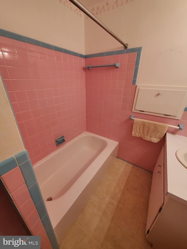 bathroom with vanity and tiled shower / bath combo