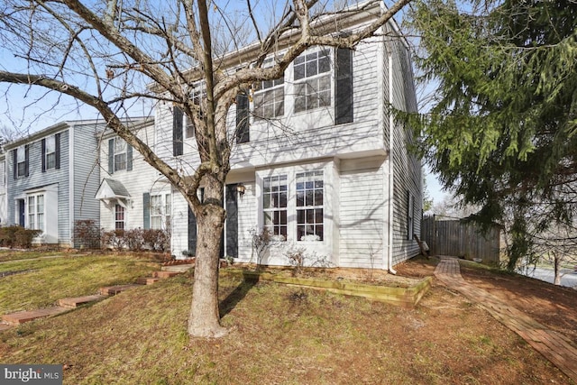 view of front facade with a front yard