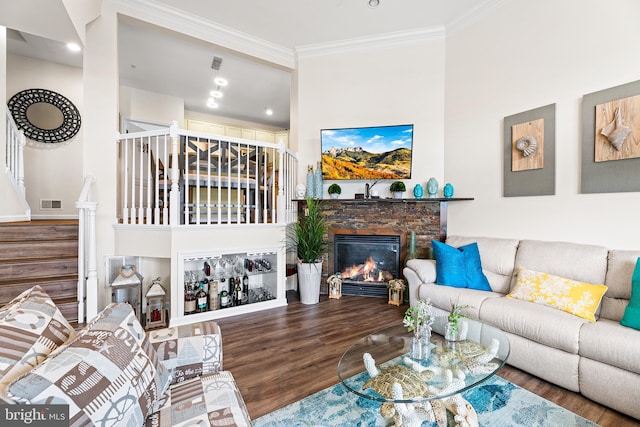 living room featuring crown molding and hardwood / wood-style floors