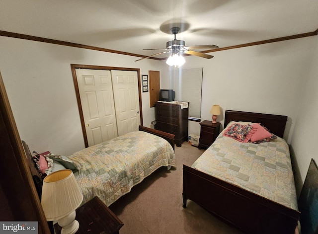 carpeted bedroom with ceiling fan, ornamental molding, and a closet