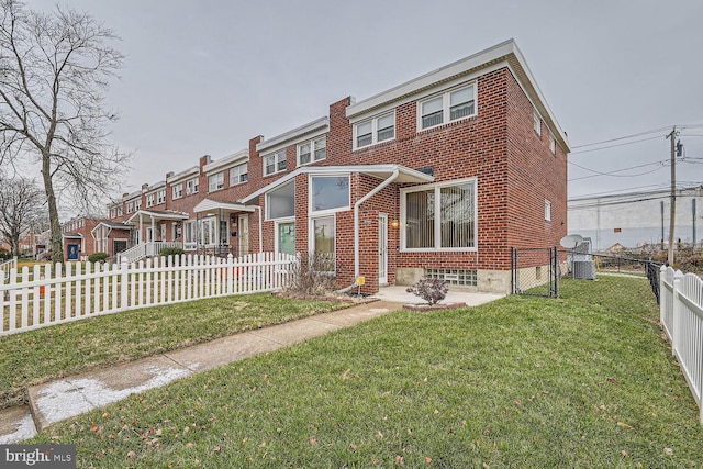 view of front facade with a front yard