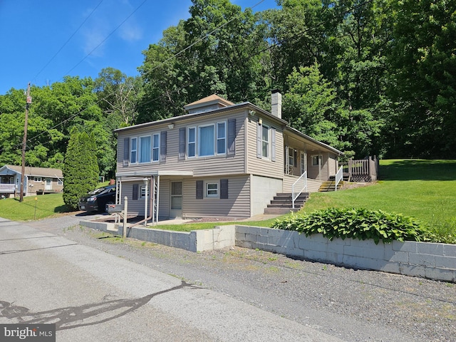 view of front of house featuring a front yard