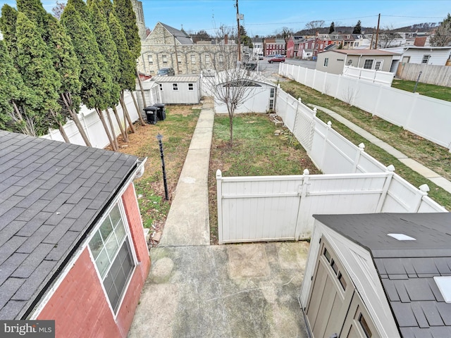 view of yard with a shed