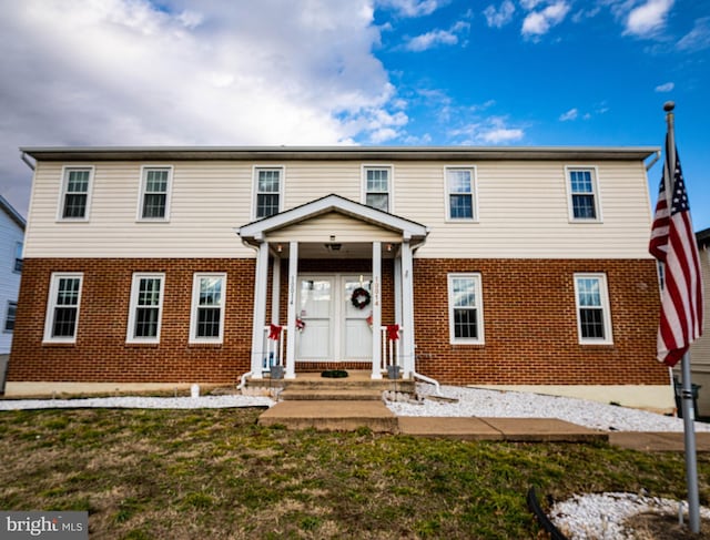 view of front of property with a front lawn