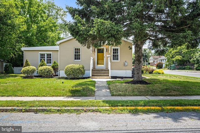 view of front of property with a front lawn