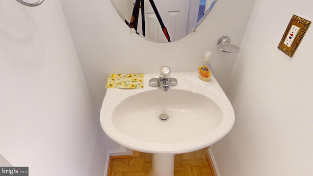 bathroom featuring sink