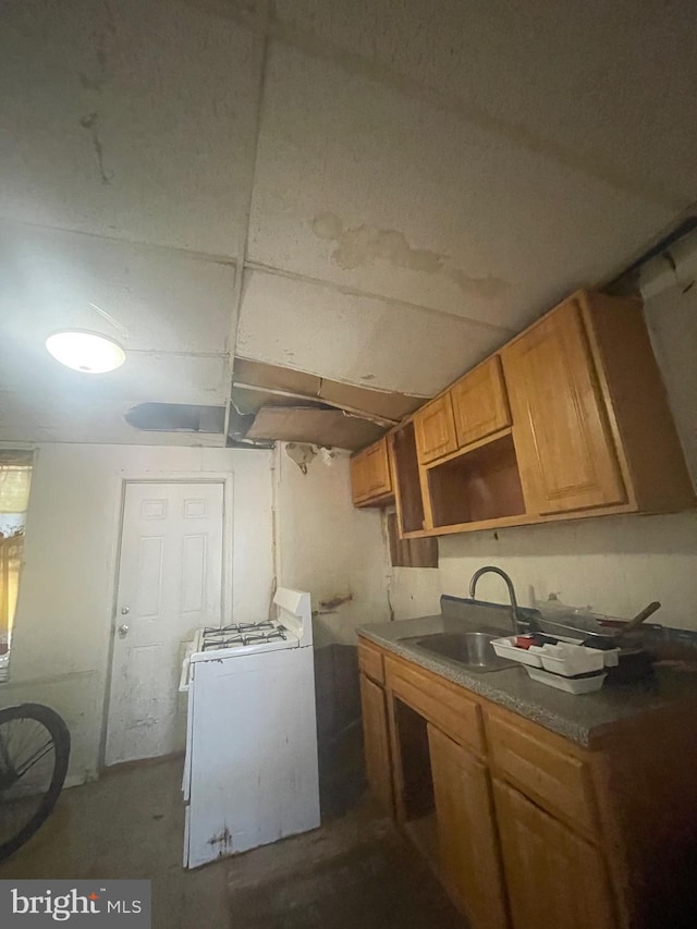 kitchen with washer / dryer and sink